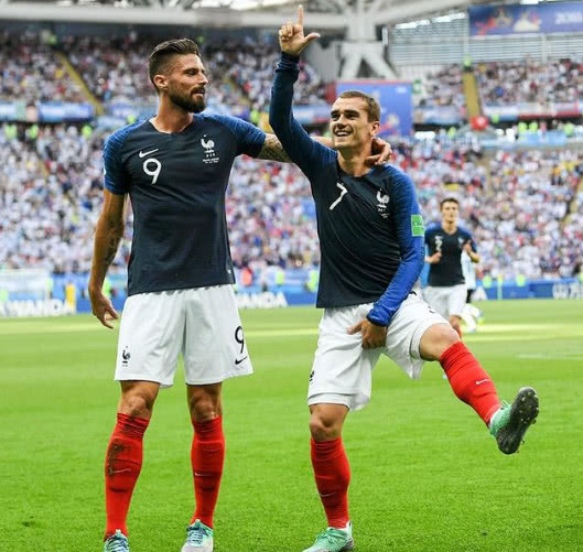  斯特拉斯堡签下前欧冠冠军前锋阿德拉尔多  